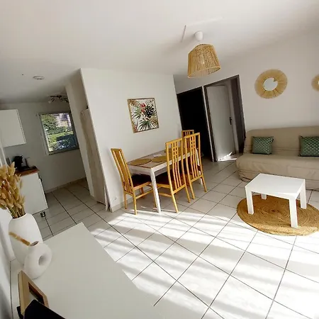 Piscine, Et Nature - Sejour Classe * Saint-Geniez-dʼOlt